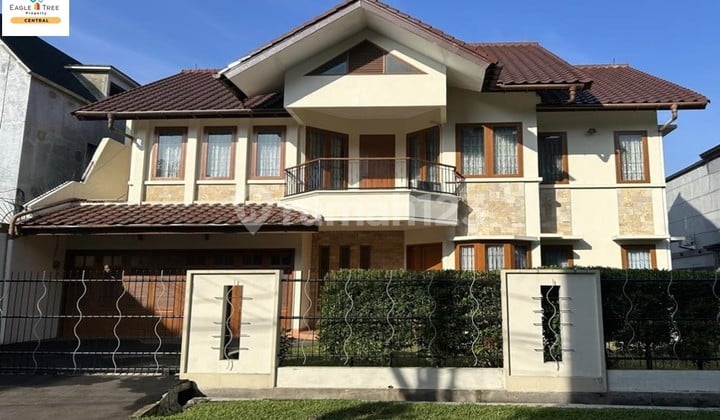 English: Cilandak, South Jakarta. Luxury 2-Story House, Modern, Strategically Located, Flood-Free