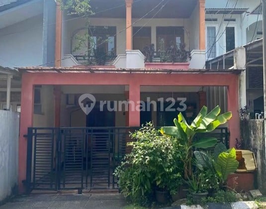 Villa Bintaro Regency, South Tangerang. Modern House, Ready to Move In, Strategically Located.