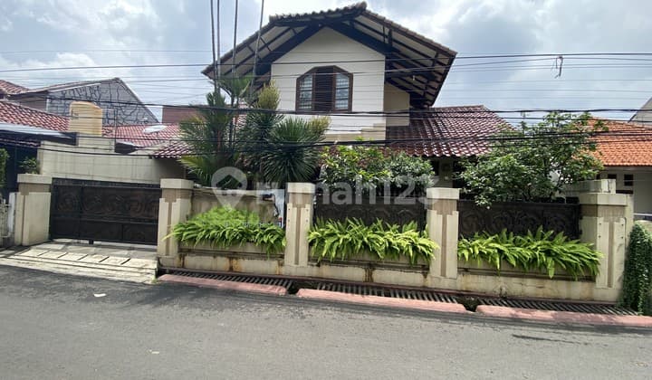 Rumah 2 Lantai SHM di Jual Murah di Pejaten