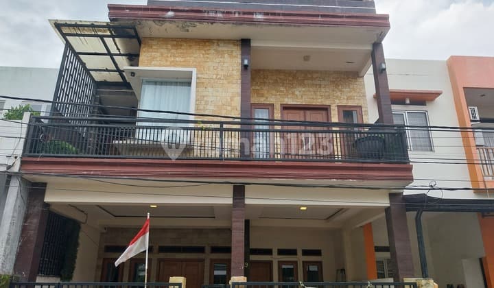 Rumah Murah 3 Lantai Di Taman Royal Jl Pinus Kota Tangerang