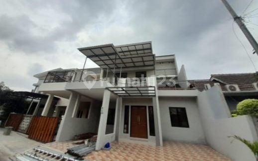 Dijual Cepat Rumah di Taman Crsyant 1 Bsd City