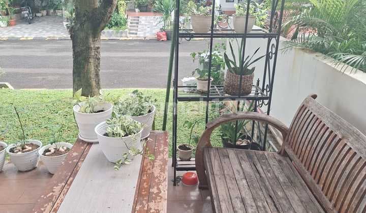 Rumah 2 Lantai Siap Huni Dalam Komplek Di Graha Raya Bintaro .
