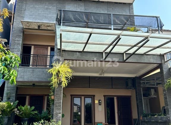 Rumah Minimalis 3 Lantai Dalam Cluster Graha Raya Bintaro