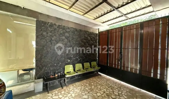 Rumah Mewah Konsep Rustic dengan Pool Siap Huni Lokasi Asri di Jagakarsa Jakarta Selatan