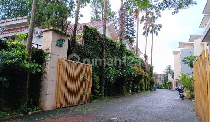 Lebak Bulus Townhouse Modern Dgn Swimming Pool