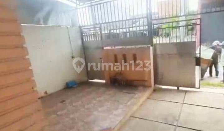 Rumah Di Komplek Duta Bandara Tangerang Kota