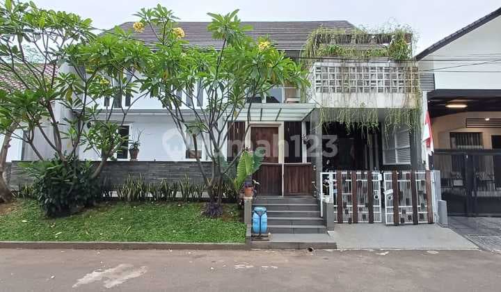 Rumah Semi Furnished hadap Selatan di Bintaro