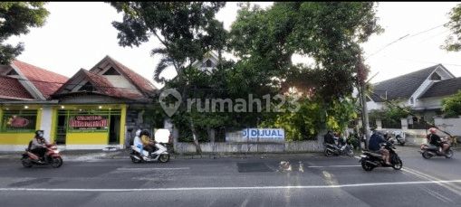 Cocok Untuk Usaha dan tinggal, Lokasi di pinggir jalan Graha Raya