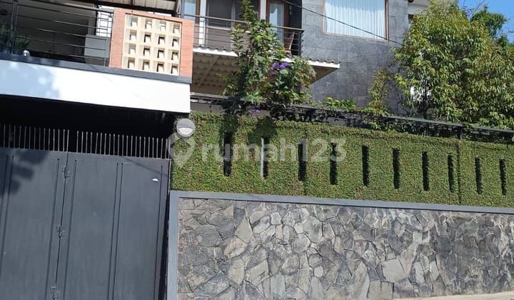 Rumah Nyaman View Gunung dan Kota Samping Jalan Siap Huni Furnished Murah di Cikutra SHM