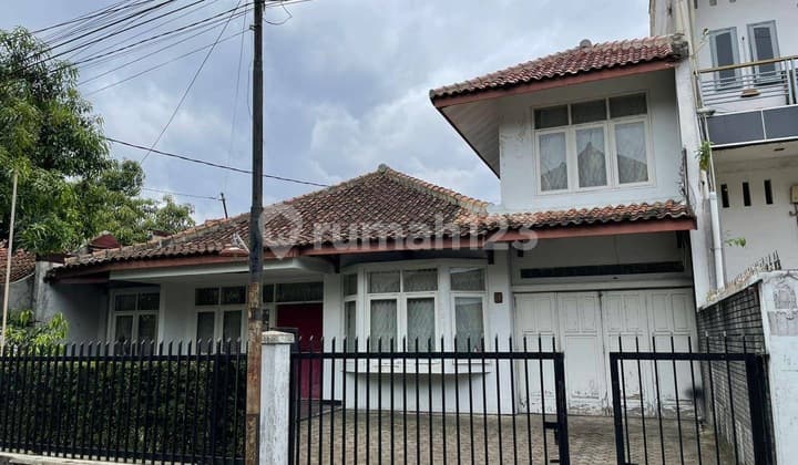 Jarang Ada Rumah Strategis Sayap Supratman Tengah Kota Bandung Shm