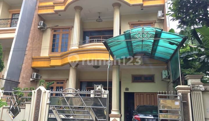 For Sale, Ready-to-Live 2-Story House in Taman Palem Lestari, Strategic Location Near Soeta Airport, Land Area 200 M, Building Area 400 M