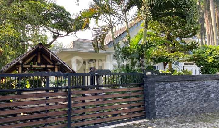 Rumah dengan kolam renang Turun Harga Dekat Bintaro Sektor 9