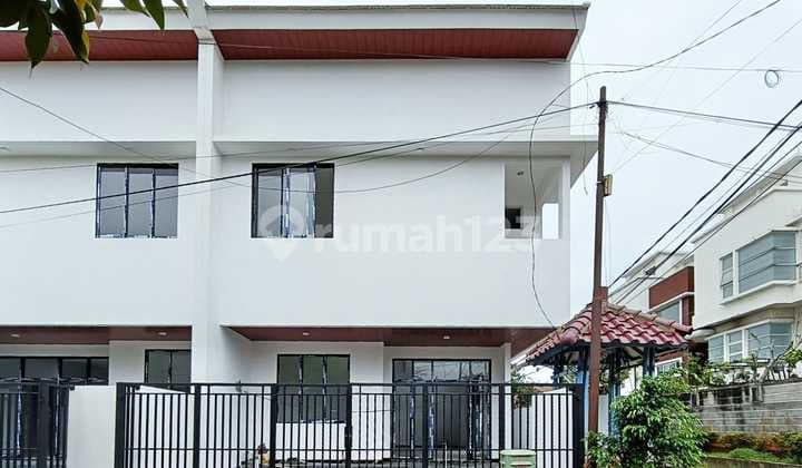 Rumah Bangunan Baru Posisi Hook Siap Huni di Villa Melati Mas