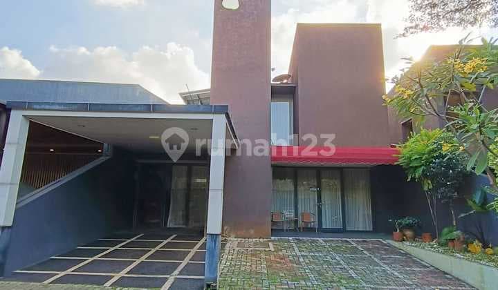 East-Facing House in a Cluster Near the Toll Road in Veteran, South Jakarta