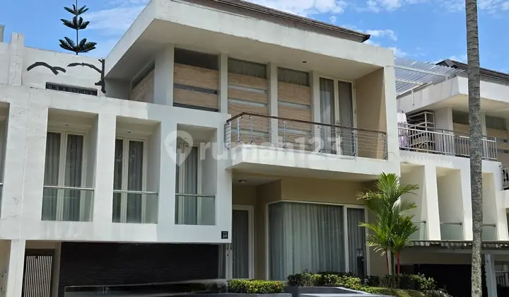 Jarang Ada..Depan Taman dan Jalan Lebar 3 Mobil