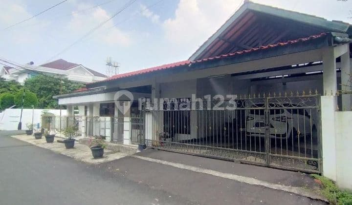 RUMAH LUAS LOKASI STRATEGIS DEKAT MALL CIPINANG DI JAKARTA TIMUR
