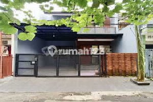 Rumah Mungil Industrial Desain Siap Huni Dalam Cluster di BSD