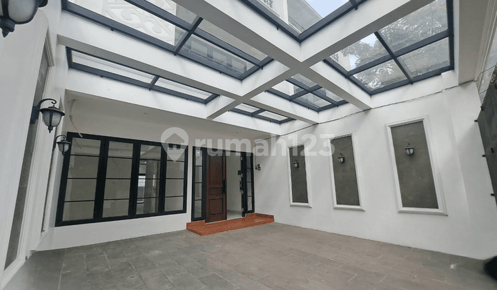 Rumah Baru 3 Lantai Dengan Kolam Renang Dan Rooftop Di Bintaro