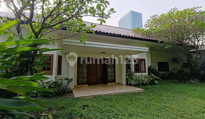 Rumah Di Wijaya Kebayoran Baru Dengan Kolam Renang