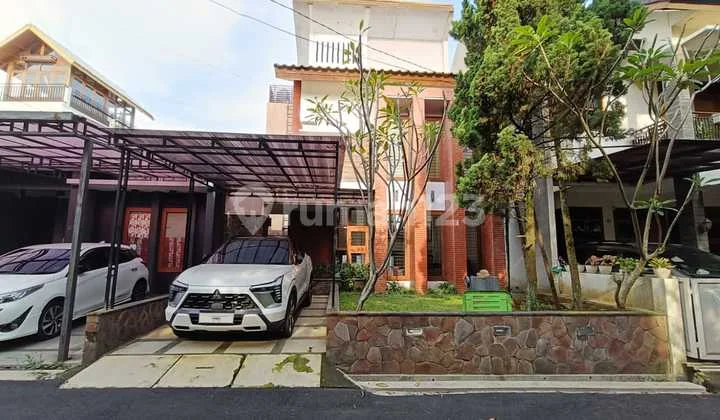 Rumah Dekat Dago Pakar Di Cigadung Permai - Bandung
