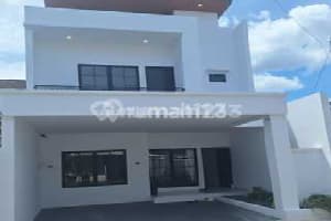 Rumah Baru Furnished Dengan Taman Dan Balkon Di Graha Bintaro