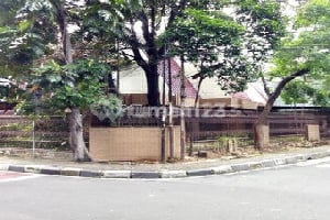 Rumah Posisi Hoek Bebas Banjir di Bendungan Hilir Dekat Akses Tol