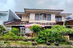 Turun Harga Rumah 5 Kamar Tidur dan Area Service Luas di Sektor 8