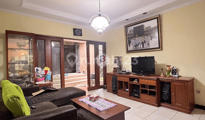 Rumah Dijual di Bintaro Jakarta Selatan Semi Furnished
