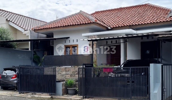 Neat, Ready-to-Occupy House in Ciputat Near UPJ Semi-Furnished