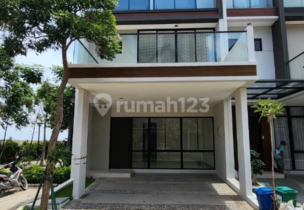 Disewa Rumah Baru 3 Lantai Osaka Residence, Pantai Indah Kapuk 2, Hook, Depan Taman