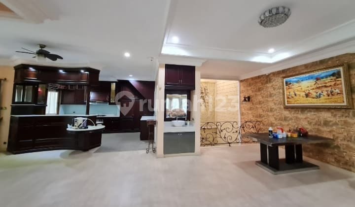 Puri Indah Corner House, 2 Floors, Fully Furnished