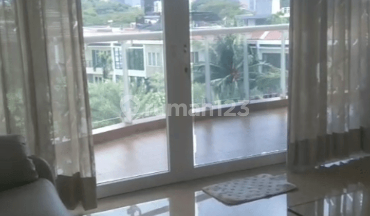 Dijual Apartemen Royale Springhill, Kemayoran, Luas 196 M2, 3 BR, Private Lift, Garden, Full Furnished, Bagus, Murah, Dekat Tol Ancol