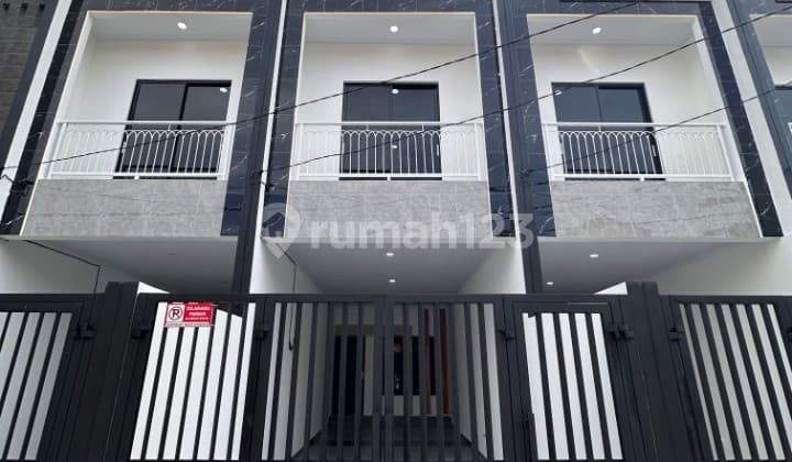 Rumah Baru Tanjung Duren, 3 Lantai Full, Row Jalan Lebar, Garasi 3 Mobil, Dekat Mal Ciputra