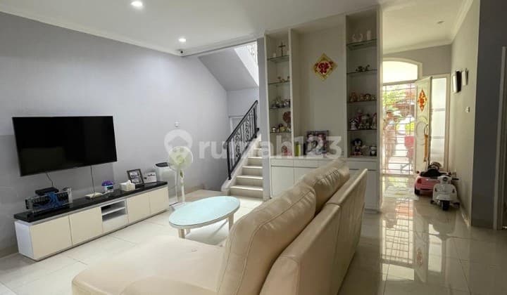 Disewa Rumah 2 Lantai di Pantai Indah Kapuk, Cluster Kenari Golf, Uk 8X15, Full Furnished