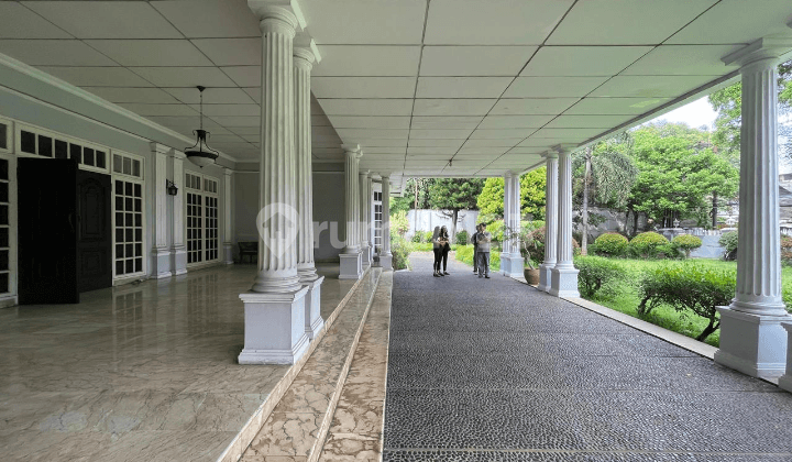 Rumah Sultan Mewah di Jakarta Selatan, Luas 2337 M2, Kolam Renang, Dekat Tol Jorr