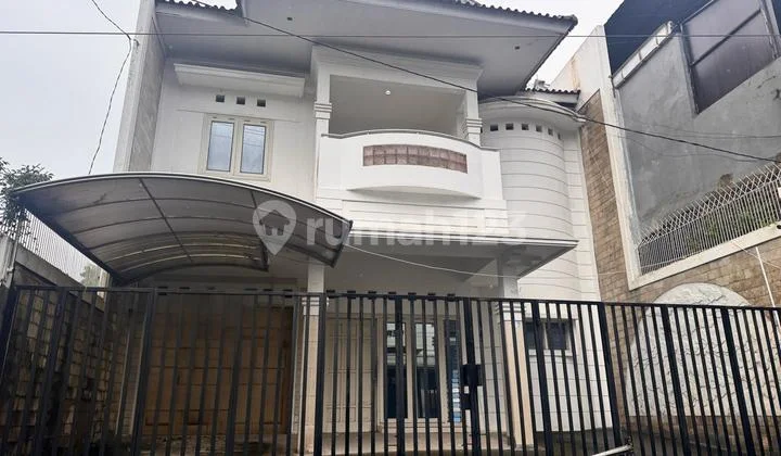 For Rent: 2-Story House in Seteran Area, Semarang For Rent: 2-Story House in Seteran Area, Semarang