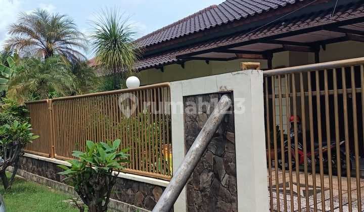 Corner house in Pulomas, East Jakarta