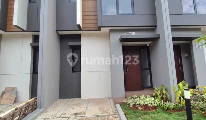 Rumah Minimalis 2 Lantai Siap Huni di Cluster Regia Summarecon Crown Gading Bekasi