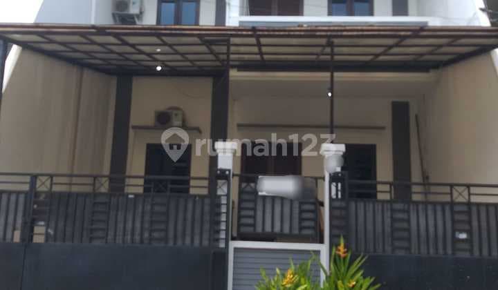 Rumah Perum Pulomas Jakarta Timur