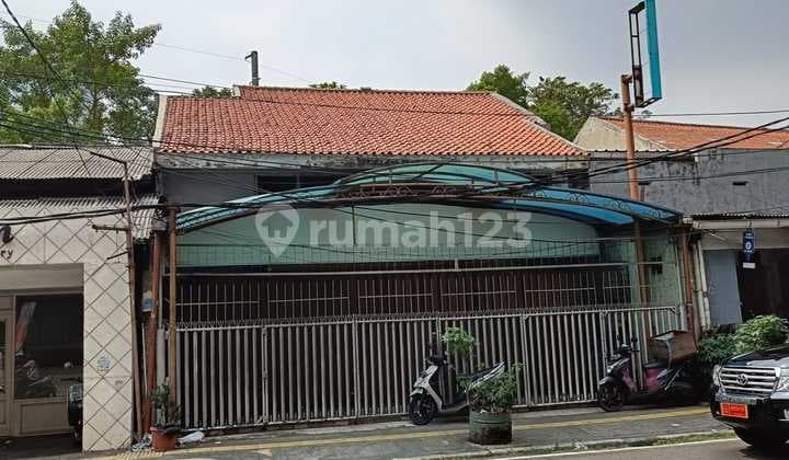 Bonus Land with House in Soeroso Menteng Commercial Area, Central Jakarta