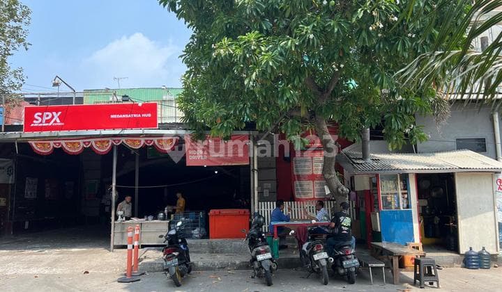 gudang 1,5 lantai di bulevar hijau harapan indah