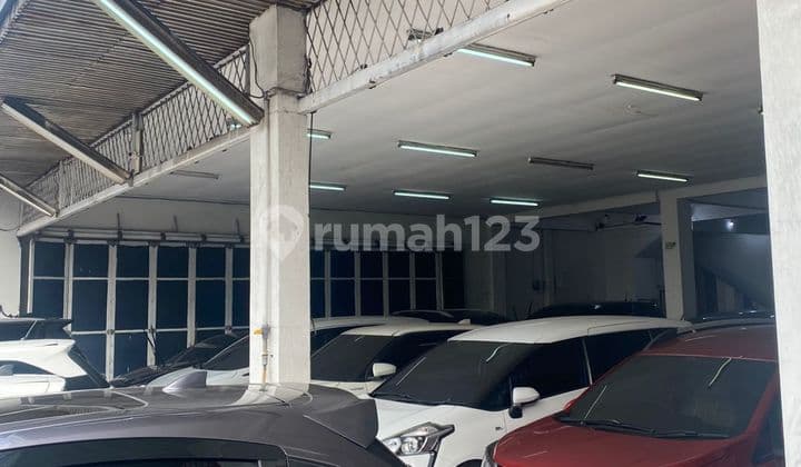 Ex Showroom Lokasi Ramai di Jalan Raya Sultan Agung Bekasi Barat