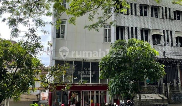 V1 Hostel Aktif di Lokasi Premium Kayutangan Heritage Malang