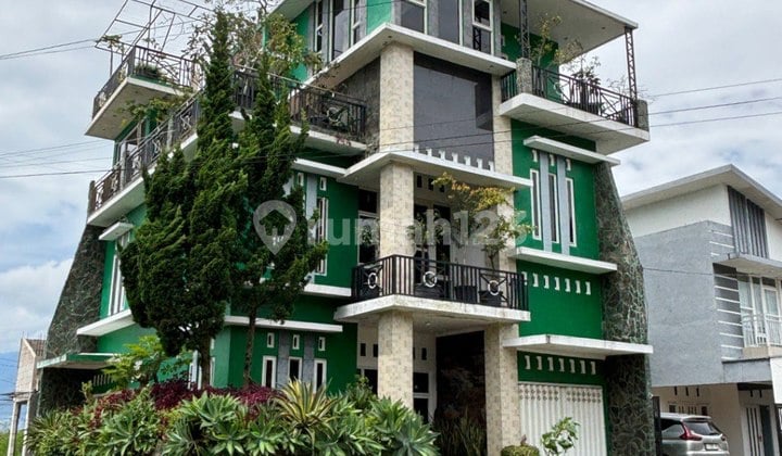 V1 Dijual Villa Hook 4 LT dan Rooftop di Bulukerto Bumiaji Batu