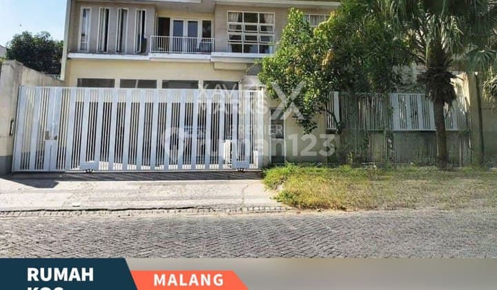 Dijual Rumah Kos Furnished Dekat ke Binus di Golf Araya Malang