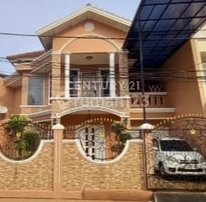 Nice, Beautiful, and Corner House in Taman Kencana