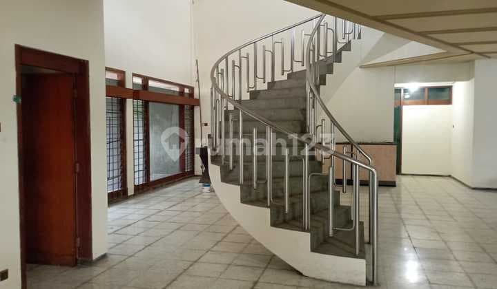 Dijual Rumah tinggal lokasi komersial Double Way Jl Raya Kendangsari Surabaya.