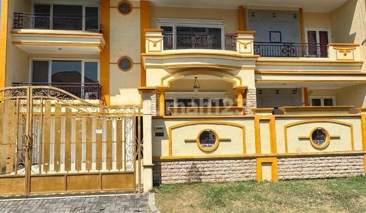 Rumah Komersial Raya Citraland Vila Taman Gapura Surabaya