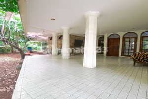 Rumah Tanah Luas Posisi Hoek Bebas Banjir Di Area Kuningan