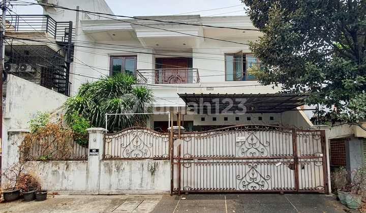 Rumah 2 Lantai Ada Rooftop Dan Halaman Luas Di Gandaria Jaksel